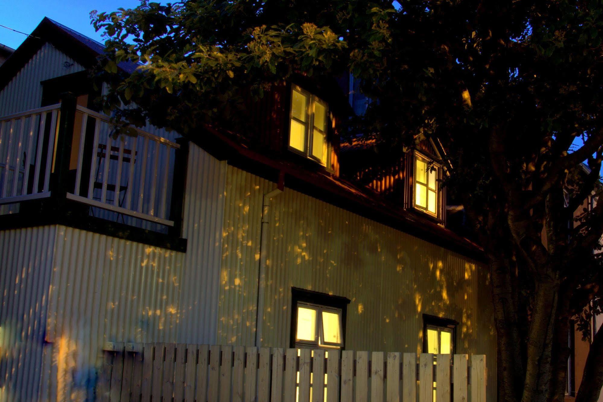 Grettir Guesthouse Рейк'явік Екстер'єр фото