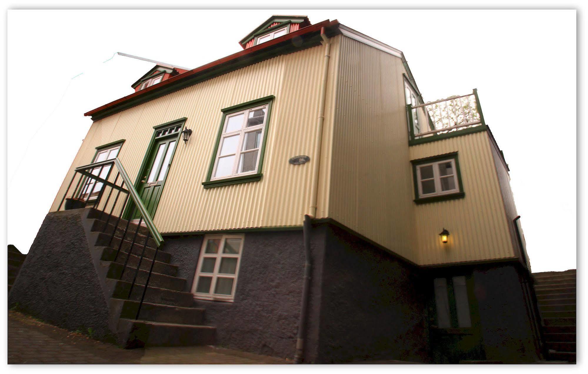 Grettir Guesthouse Рейк'явік Екстер'єр фото